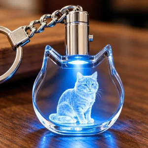 Personalized Cat-Shaped Crystal Photo Keychain, close-up detail